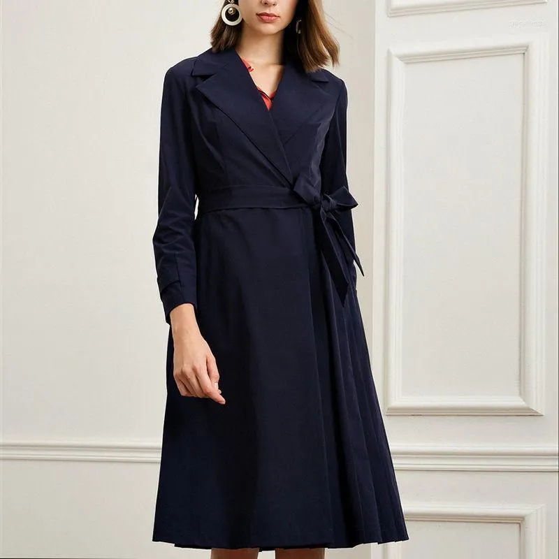 Kvinnors trenchrockar Kvinnors kvinnor England Style Long Coat med Belt 2022 Tidig h￶st Elegant Classic Navy Blue Female Outerwear Thin