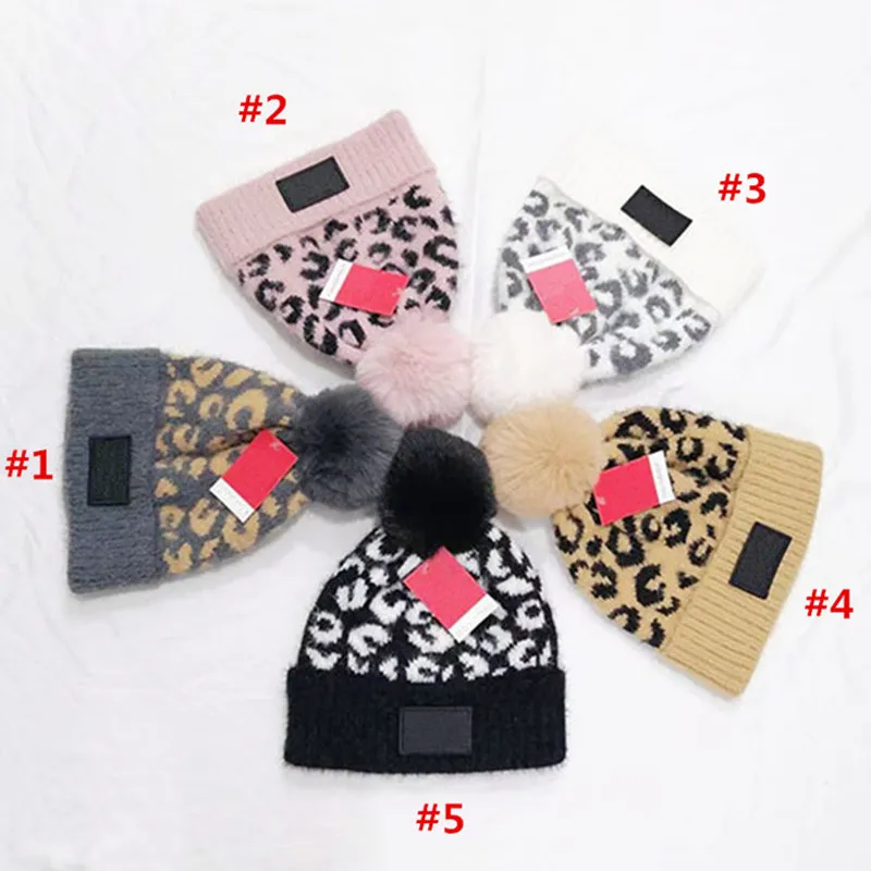 Klassisk brev Pompon stickade hattar leopard vinter m￶ssor imitation marten h￥r p￤ls pom skalle m￶ssor bonnet kvinnor flickor virkning hatt stickning m￶ssa varm ￶ron muff xmas