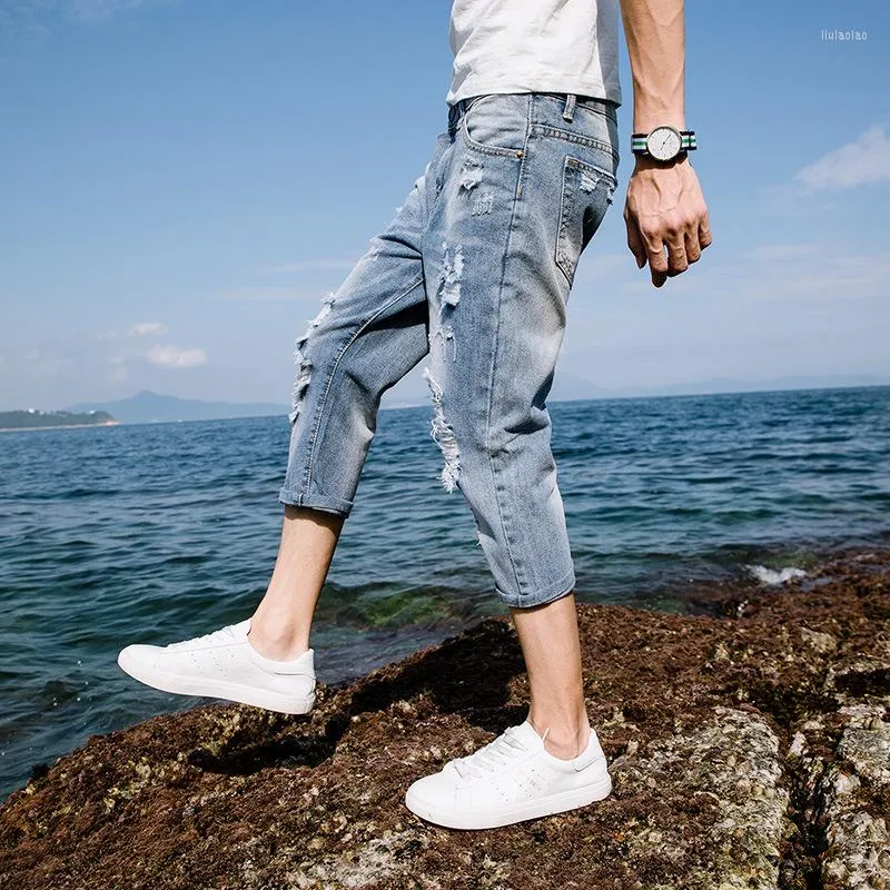 Jeans för män grossist 2022 Mode beskurna byxor Herr sommar tunn sektion smala koreanska lösa hål tiggare jeansshorts män