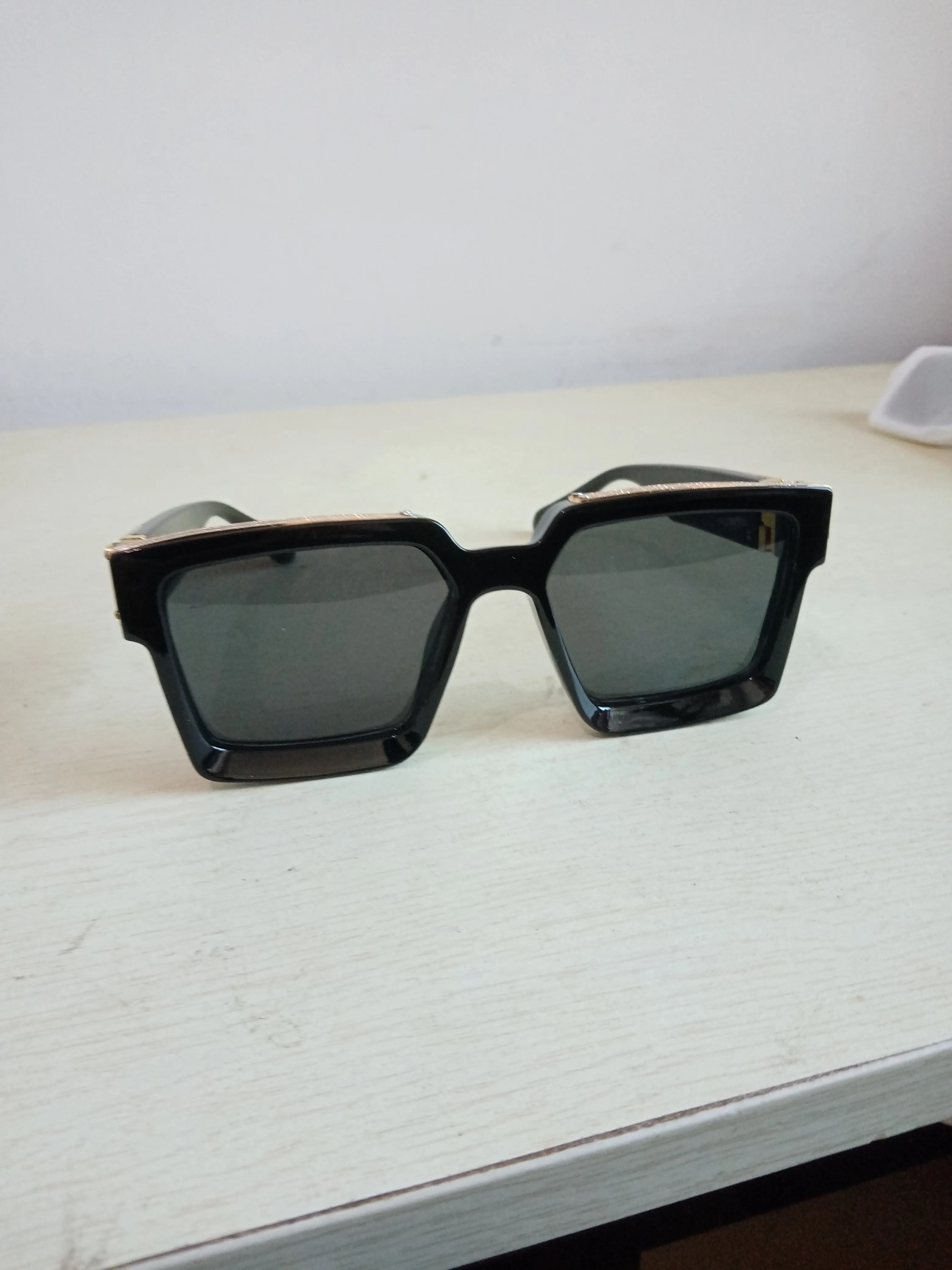 Gafas de sol 2022 gafas de sol elegantes letras de mujer gafas cuadradas millonario uV400