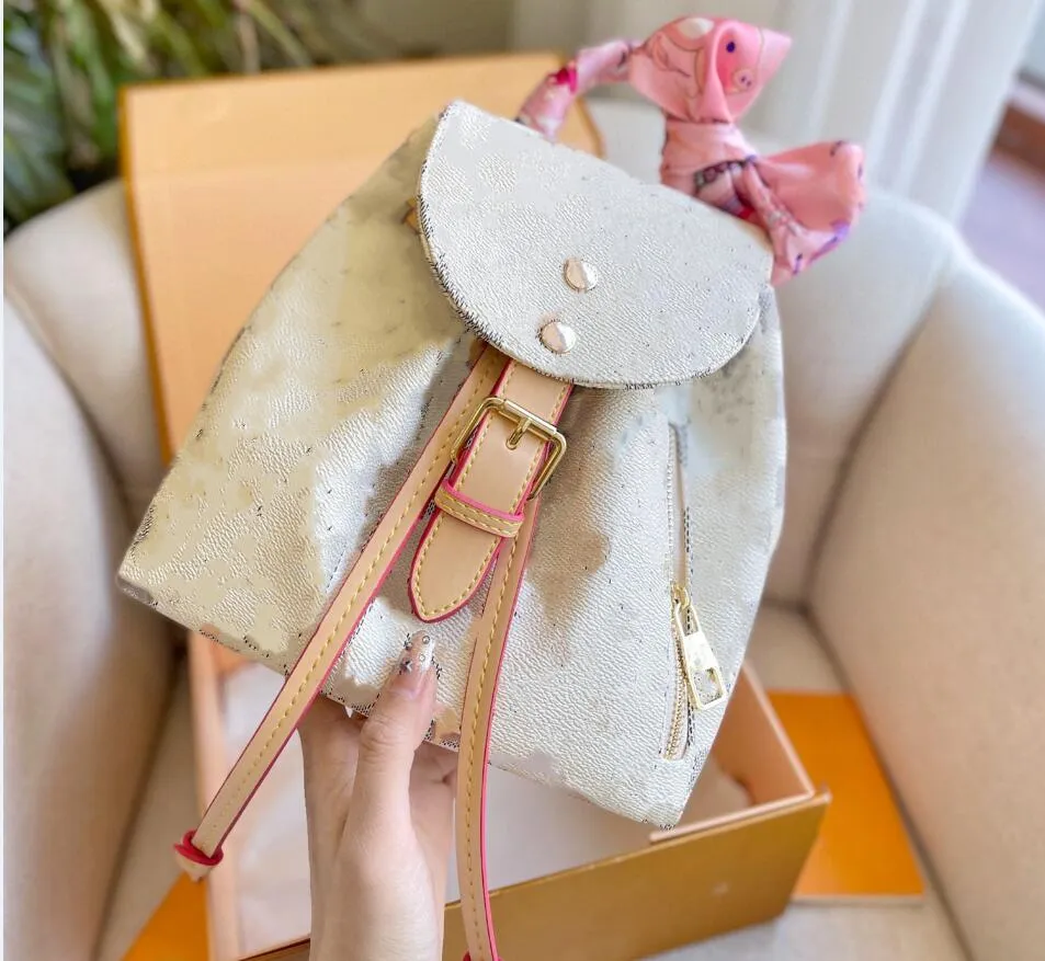 Best Luxury Totes For Traveling