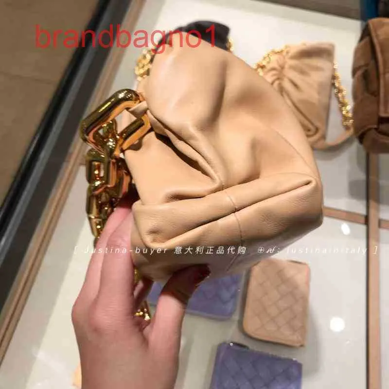A YD Bottegss Bags Venetss Designer Pouch Bag Luxury Women clutch Handbags in Pouch Cloud Holding Versatile Fashion Shou SEOG