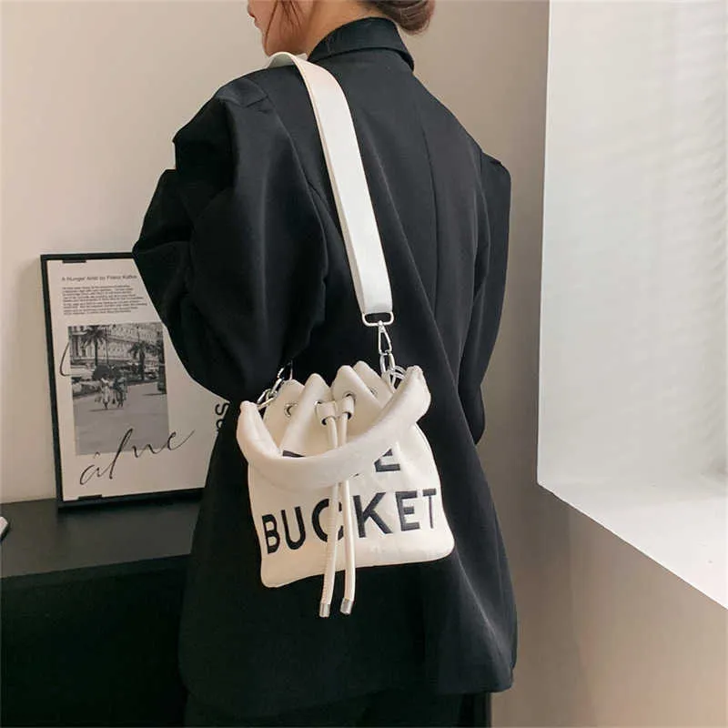 Fashion Plush Bucket Bag Designer Letters Women Handbags Lxuury Faux Fur Shoulder Crossbody Bags Casual Small Tote Shopper Purse