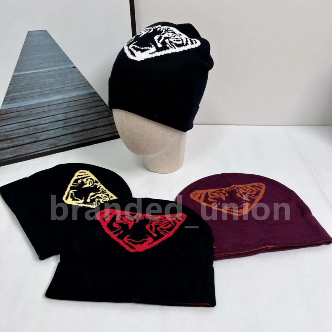 Diseñador clásico unisex Sombreros Gorro de algodón de punto Hombres Mujeres Para el invierno Tejido transpirable Simple Cálido Sólido Casual Señora Gorros Moda Chicas