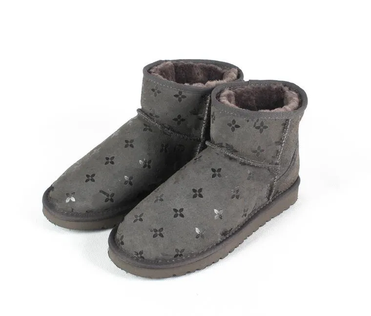 2023 AUS de haute qualité L Bow U Femmes courtes Bottes de neige Softs Confortable Mouton Keep Going Warm Plux Boots With Card Dustbag Beautiful Gifts 5854