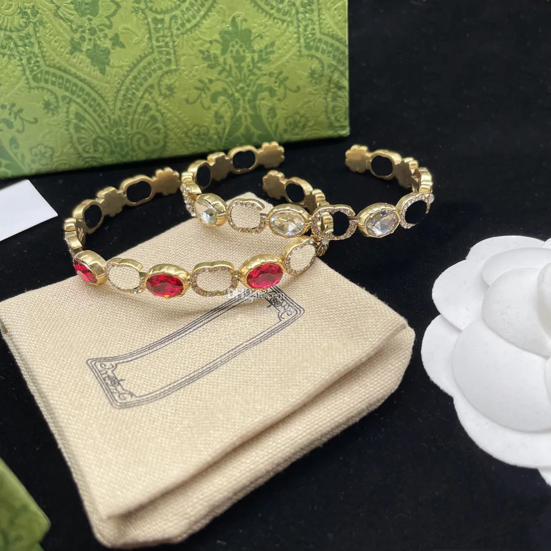 Ruby Diamond Designer Letters Armband Ladies Rhinestone Open Bangles Exquisite Crystal Emfnaced Stamp Bangle With Box