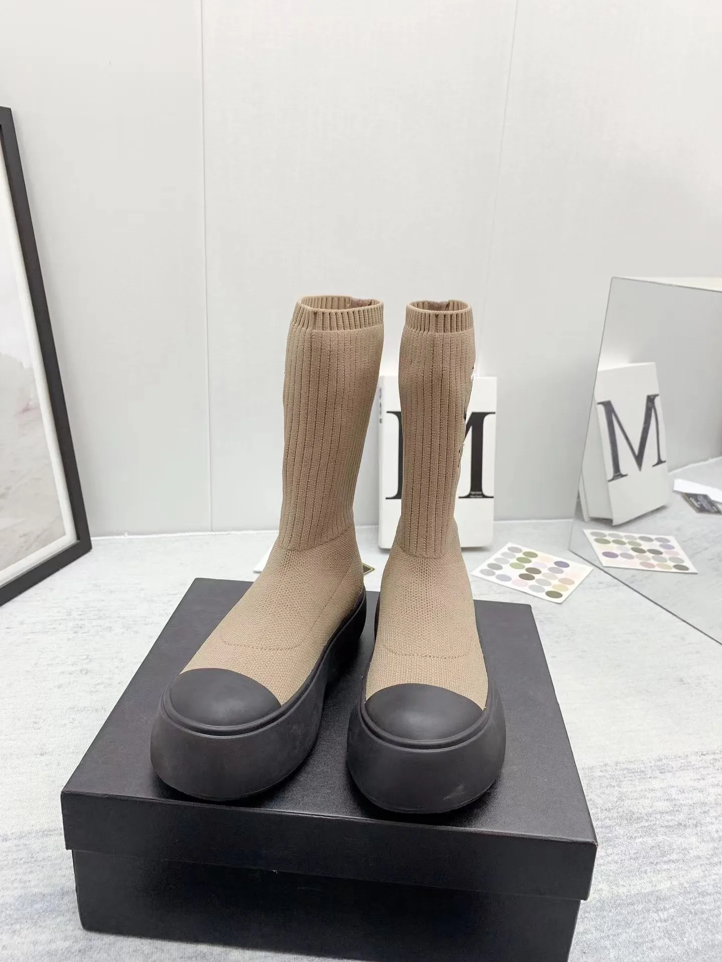 Botas femininas Sapatos redondos levantar perna fina