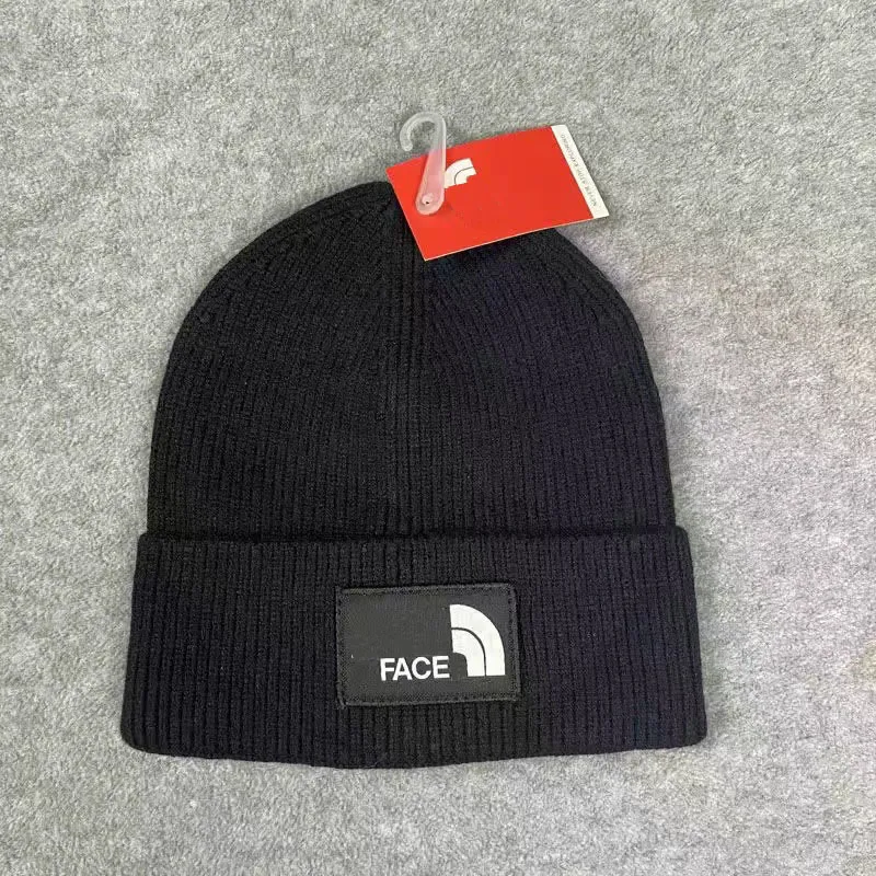 Cappello invernale di design Lettera di lusso Cappello lavorato a maglia Protezione dal freddo esterno caldo peluche morbido popolare Berretto da uomo e da donna di moda Cofano sportivo invernale