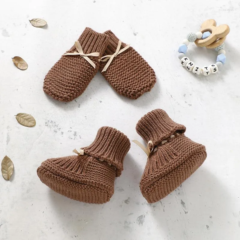 First Walkers Baby-Schuhe und Handschuhe-Set, gestrickt, für Mädchen, Jungen, Stiefel, Fäustlinge, modisch, mit Schmetterlingsknoten, für Kleinkinder, Kleinkinder, Slip-On-Bett, handgefertigt, 0–18 Monate