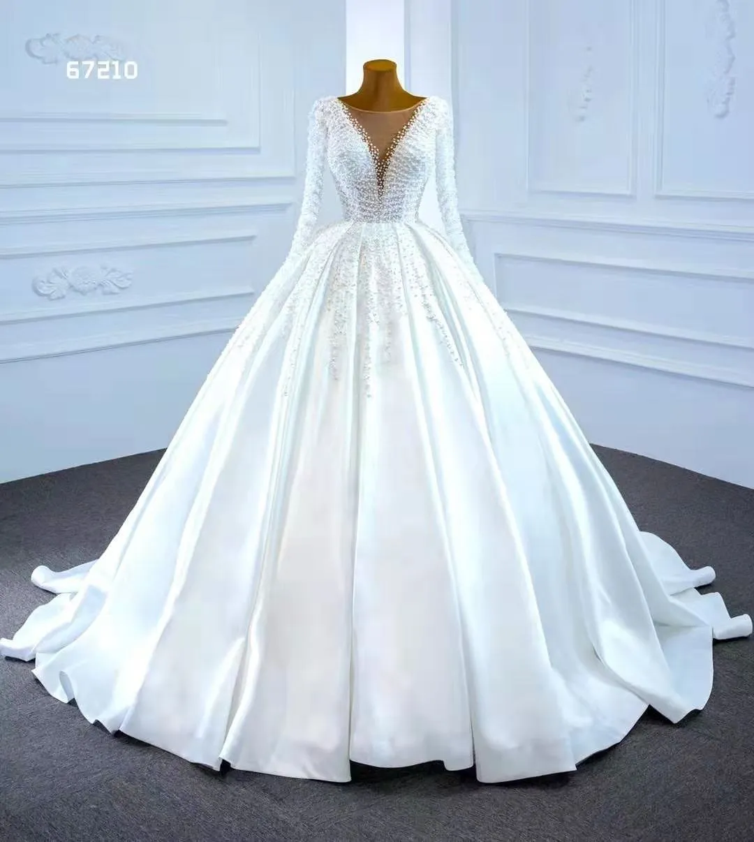 Dubai Ball Gown Wedding Dresses Plus Size Chapel Train Sweetheart ...