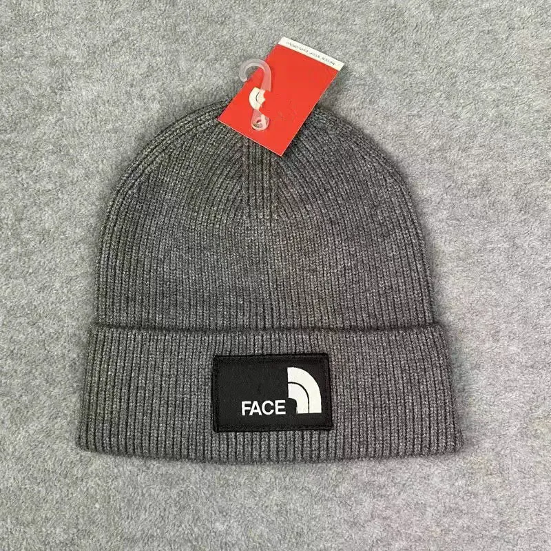 Cappello invernale di design Lettera di lusso Cappello lavorato a maglia Protezione dal freddo esterno caldo peluche morbido popolare Berretto da uomo e da donna di moda Cofano sportivo invernale