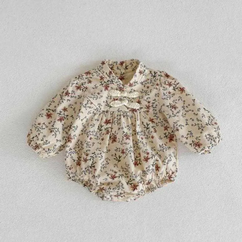 Barboteuses Fille Enfant Douce Fleur Cheongsam Lâche Body Nouveau-Né Bébé Manches Longues Coton Combinaison Filles Automne Nouvelles Tenues Rétro J220922