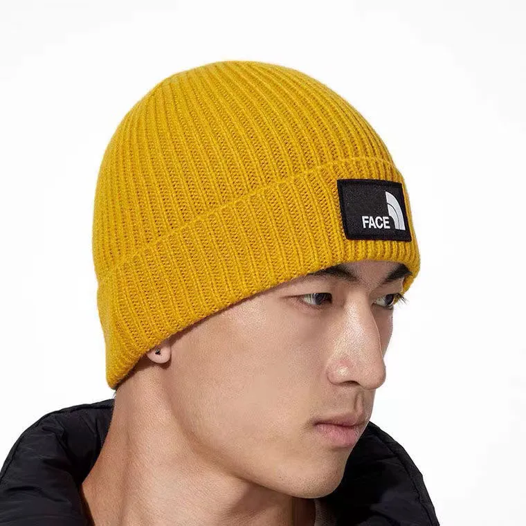 Cappello invernale di design Lettera di lusso Cappello lavorato a maglia Protezione dal freddo esterno caldo peluche morbido popolare Berretto da uomo e da donna di moda Cofano sportivo invernale