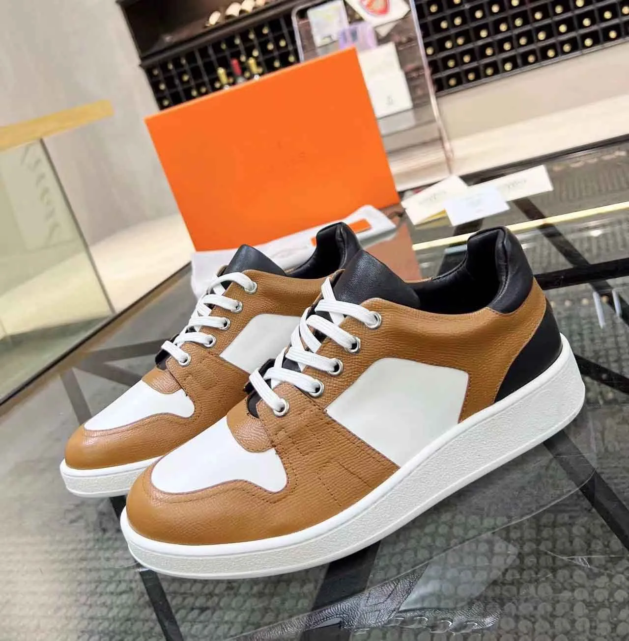 Célèbre marque hommes Freestyle baskets chaussures orange semelle en caoutchouc formateurs en cuir de chèvre en gros bas haut skateboard marche EU 38-46