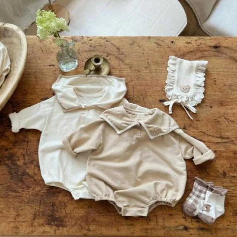 Rompers 2022 Ny långärmad bodysuit baby flicka söt björn bekväm jumpsuit pojke krage bodysuits med dekoration j220922