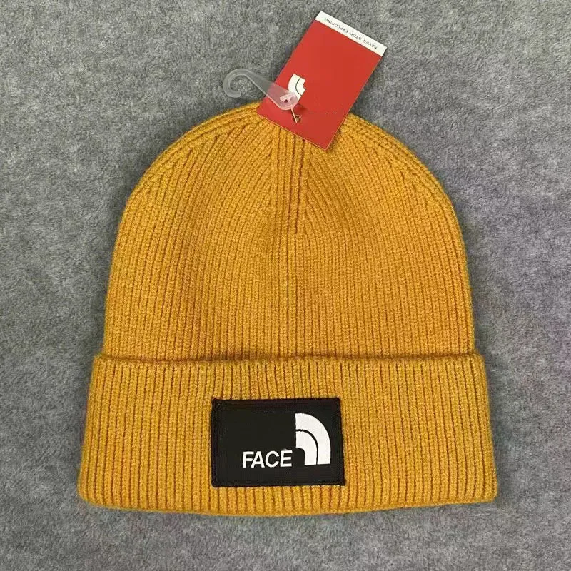 Cappello invernale di design Lettera di lusso Cappello lavorato a maglia Protezione dal freddo esterno caldo peluche morbido popolare Berretto da uomo e da donna di moda Cofano sportivo invernale