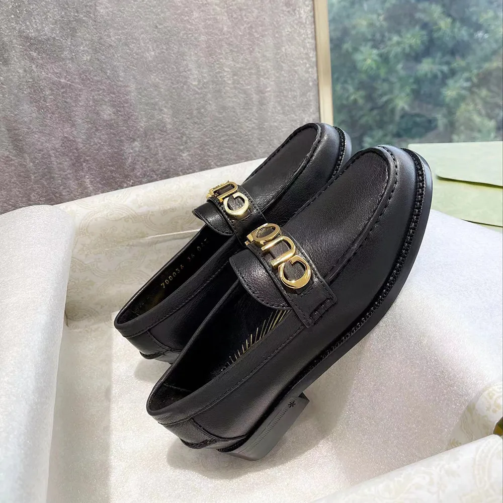 Loafers Slip-On Shoes Shoe Lounge Flats Factory Footwear Black Patent Leather Round Apron Toes Luxury Designers Metal lettering Logo Low Heel Plaque For Women