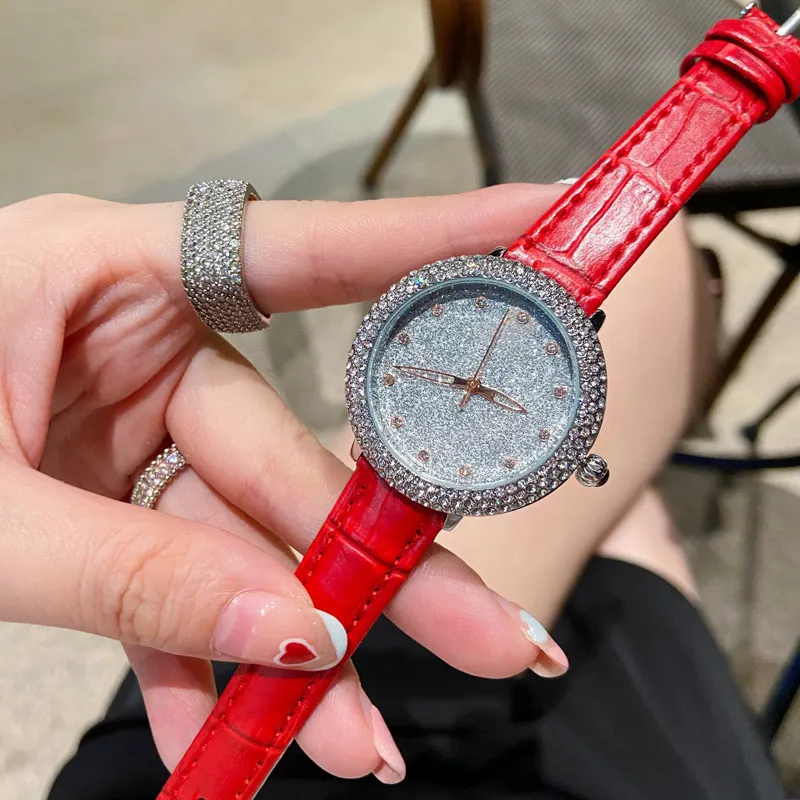 Luksusowa najlepsza marka Lady Watch Full Diamond 33 mm Dial Skórzany pasek Kobiety zegarki Wirstwatches Rhinestone na damski dzień Mother's Day Prezent Montre de Luxe