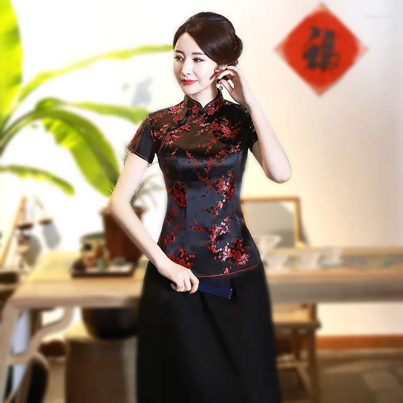 Etniska kläder Sheng Coco 4xl 10 Färg Kinesiska toppar Qipao -skjortor Plum Printed Flower Mönster Cheongsam Satin Summer Ladies Black Red Pink