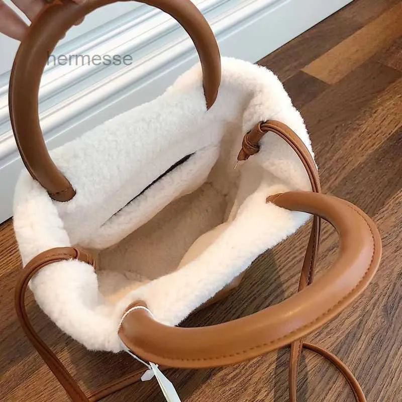 Sacs de soirée UGG Designer Seau Sac Automne Hiver 22ss Nouvelles Femmes Sac À Main Agneau En Peluche Femmes Bandoulière Panier De Légumes Sacs À Main En Peluche