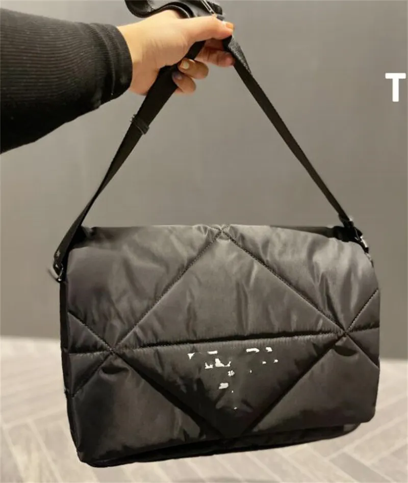 Cleo womens on sale messenger bag