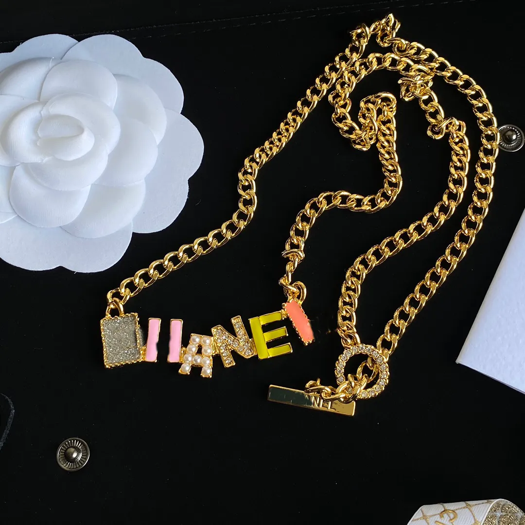 18 -karatowy złoty mosiężny miedziany naszyjnik moda designerka podwójna litera naszyjniki choker łańcuch wisiorek kryształowy imitacja Pearl Wedding Biżuteria