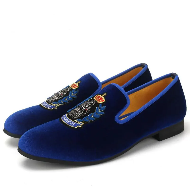 New Style Men Blue Velvet Shoes Embroidery Crown Fashion Party and Banquet Male Dress Shoes zapatillas hombre a6
