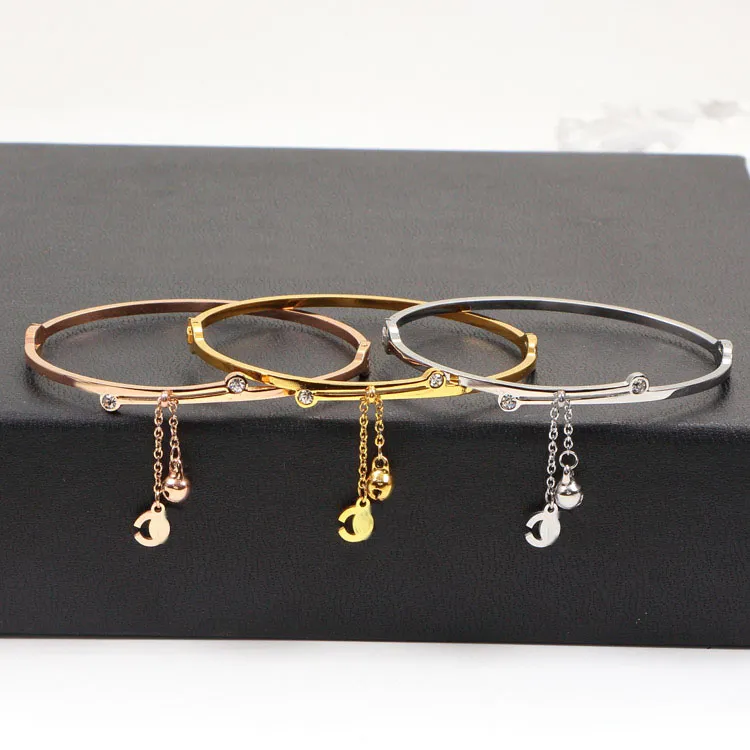 Designer Charm Bangle Liten Bell Armband f￶r kvinnor Luxury Pendant Jewelry Womens Gold Love Links Armband Ladies Ornaments Armband Bracciale Chains