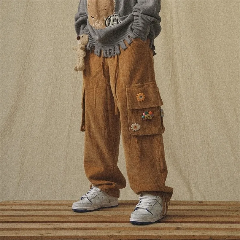 Mens Pants Godlikeu Japanese Streetwear Corduroy Pants Male Vintage Brown Cargo Pockets Overdimensionerade koreanska breda ben Hip Hop -byxor 221007