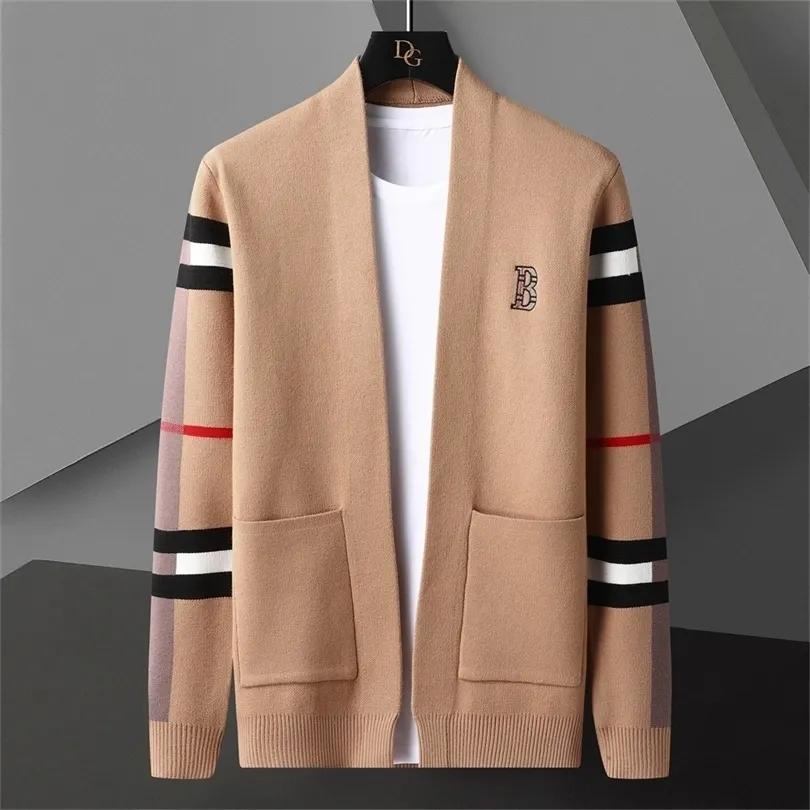 MENS SWEATERS Autumn Winter Pocket Men Men Cardigan Fashion Brand Designer Cardigan Plus Size Inglaterra Estilo Splicado Cardigan Jaqueta de malha 221007