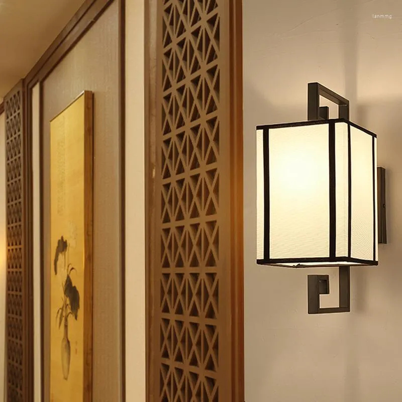 Lampada a parete moderna creativa creativa cinese in tessuto camera da letto con corridoio LED El Antique