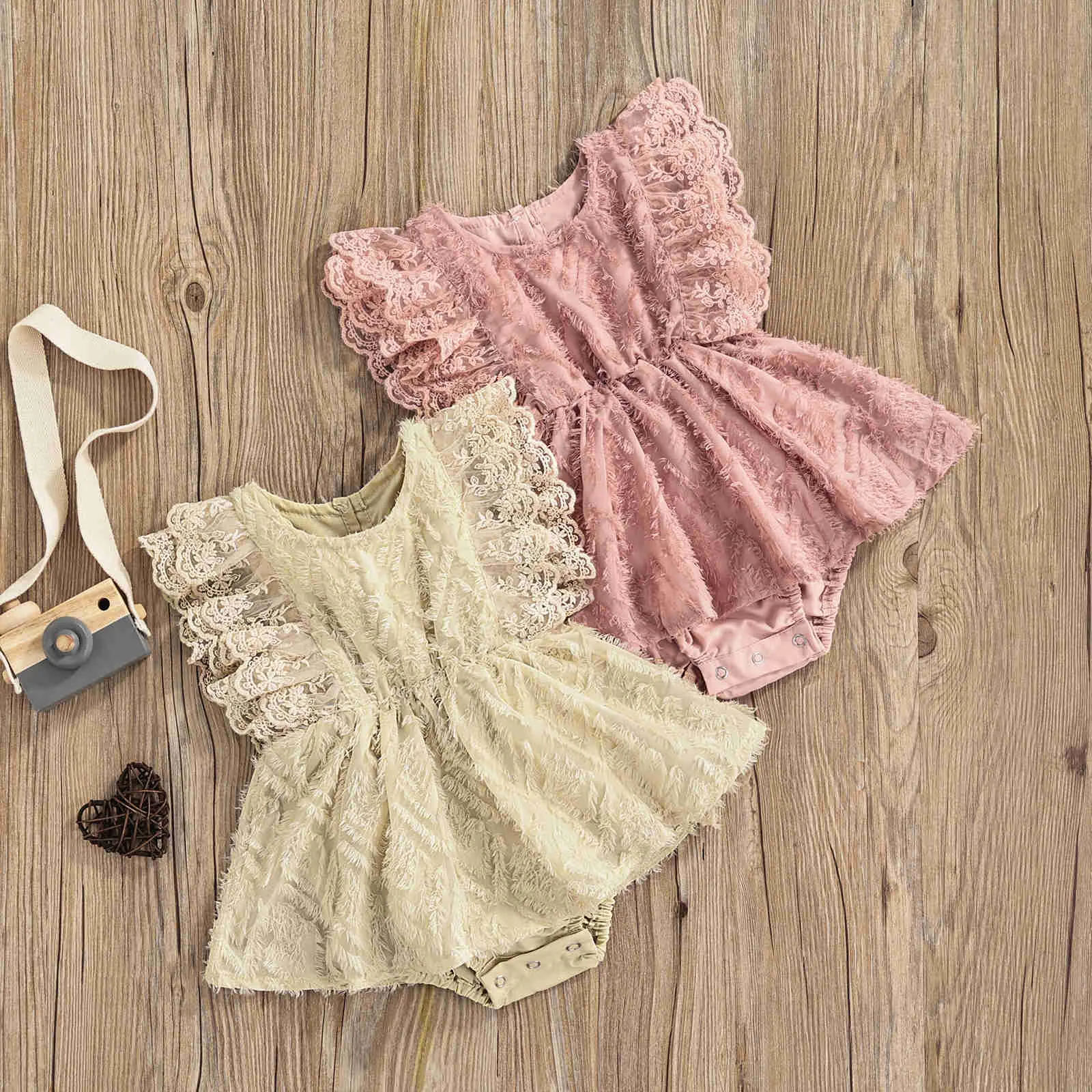 Rompers sommar nyfödd baby tjej söta kläder prinsessan bodysuit småbarn flickor mode spets blommig ruffle jumpsuit kläder j220922