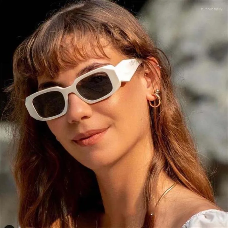 Lunettes de soleil élégantes blanches carrées femmes 2022 tendance nuances petit cadre Unique lunettes de soleil rétro marque Desinger