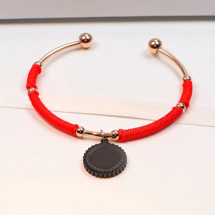 Designer-Charm-Armreif, rotes Seil-Armband für Frauen, Luxus-Schmuck-Armreifen, runde Damen-Anhänger, Links-Armbänder, Damen-Ornamente, Armband, Bracciale-Ketten