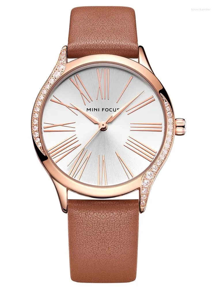 Montres-bracelets Montre habillée classique et moderne pour femmes avec bracelet en maille d'acier inoxydable résistant à l'eau à 3 mains