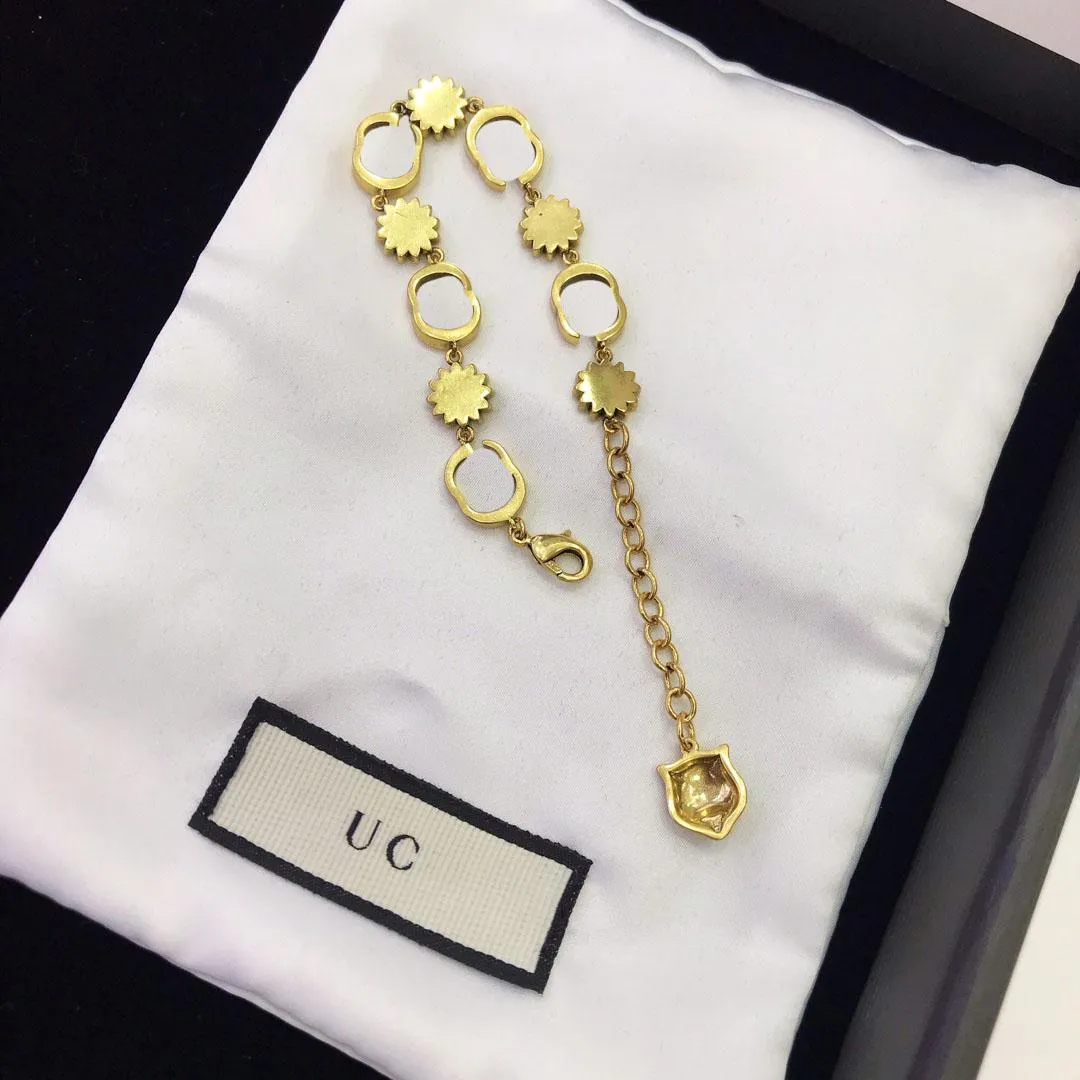 Braccialetti di lusso a catena di designer Bracciali vintage Bracciale con lettere di fiori color oro tendenza gioielli da donna gioielli classici