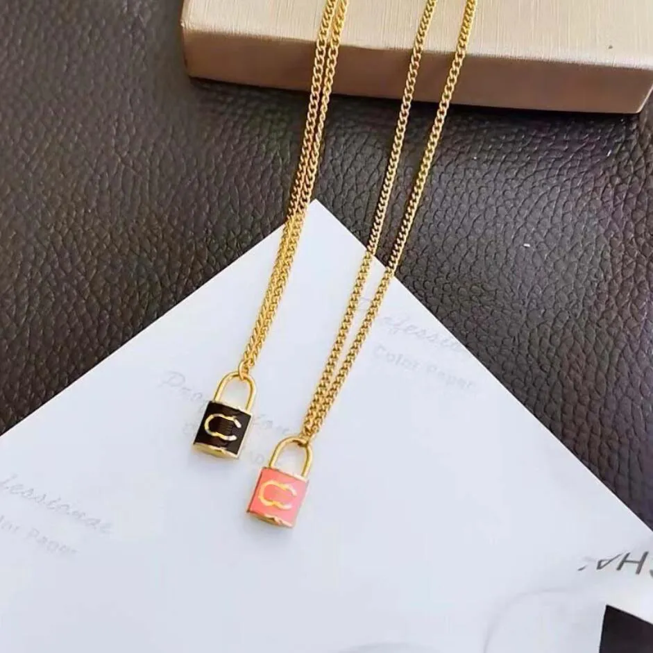 Lyxvarumärkesdesigner hängen halsband bleknar aldrig 18k guldpläterat rostfritt stål rosa c-bokstäver choker hänge halsband kedja smycken tillbehör gåvor