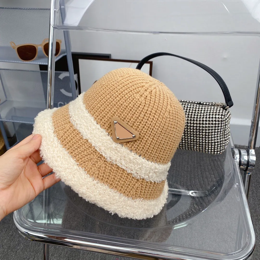 Women Luxury Designer Beanie Men Autumn and Winter Lamb Wool Warmth Skull Caps Couple Dating Travel Fashion Street Shooting Triangle Letter Bucket Hats