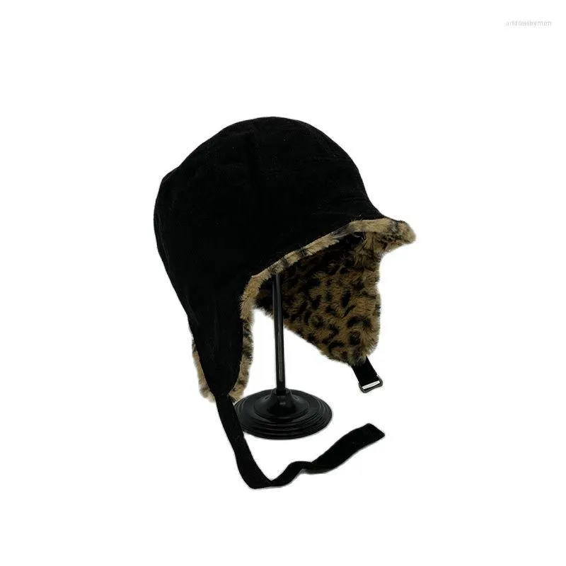 Berets Suede على الوجهين Lei Feng Hat Lovers Winter Darm Protection Tether و Rofroof Leopard Print Plush Cycling Women