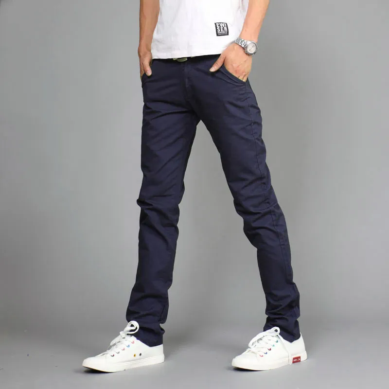 Pantalones de hombres Moda de primavera Men casual sólido Fuera de trenes fuera de la cintura Mid -Mid Algodón Relajado Pantalones Hombres Mensos de color caqui Tamaño 2838 221008