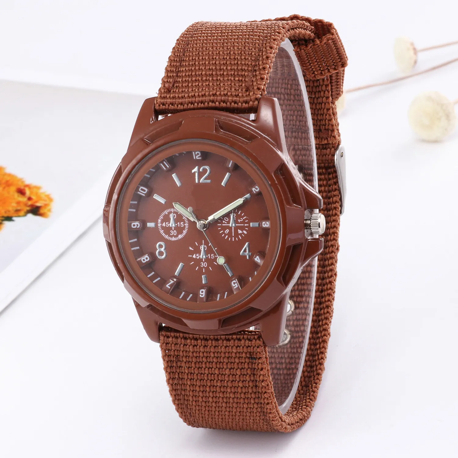 Casual Dwaterproof Waterproof Men Quartz Titta på armé Soldat Military Canvas Strap Fabric Analog Watches Sports armbandsur orologi di lusso