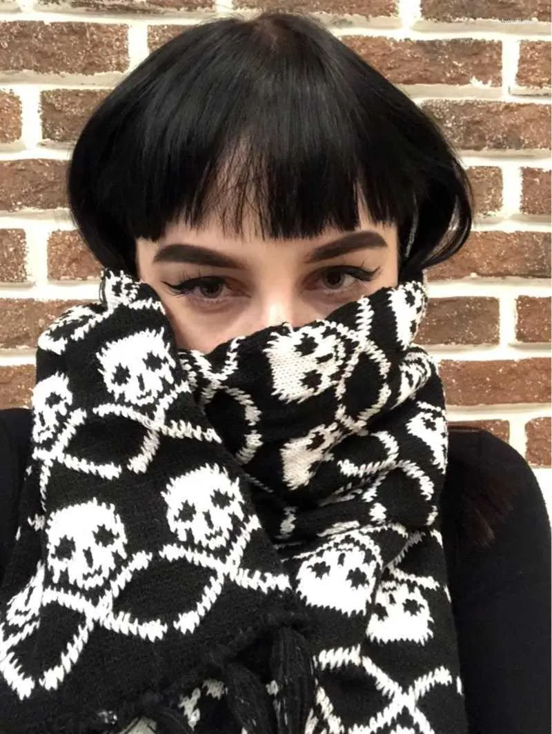 Berets Skull Scarf Unisex Women Man Winter Knitted Shawl Black Acrylic Echarpe Luxury Female Skeleton Wrap With FringesBerets BeretBerets Be