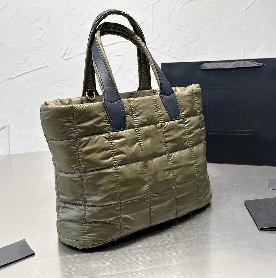 Borsa della spesa in cotone autunno inverno Totes Designer Borsa leggera in metallo con logo di grande capacità Borsa da donna portatile per pendolarismo Borse a tracolla