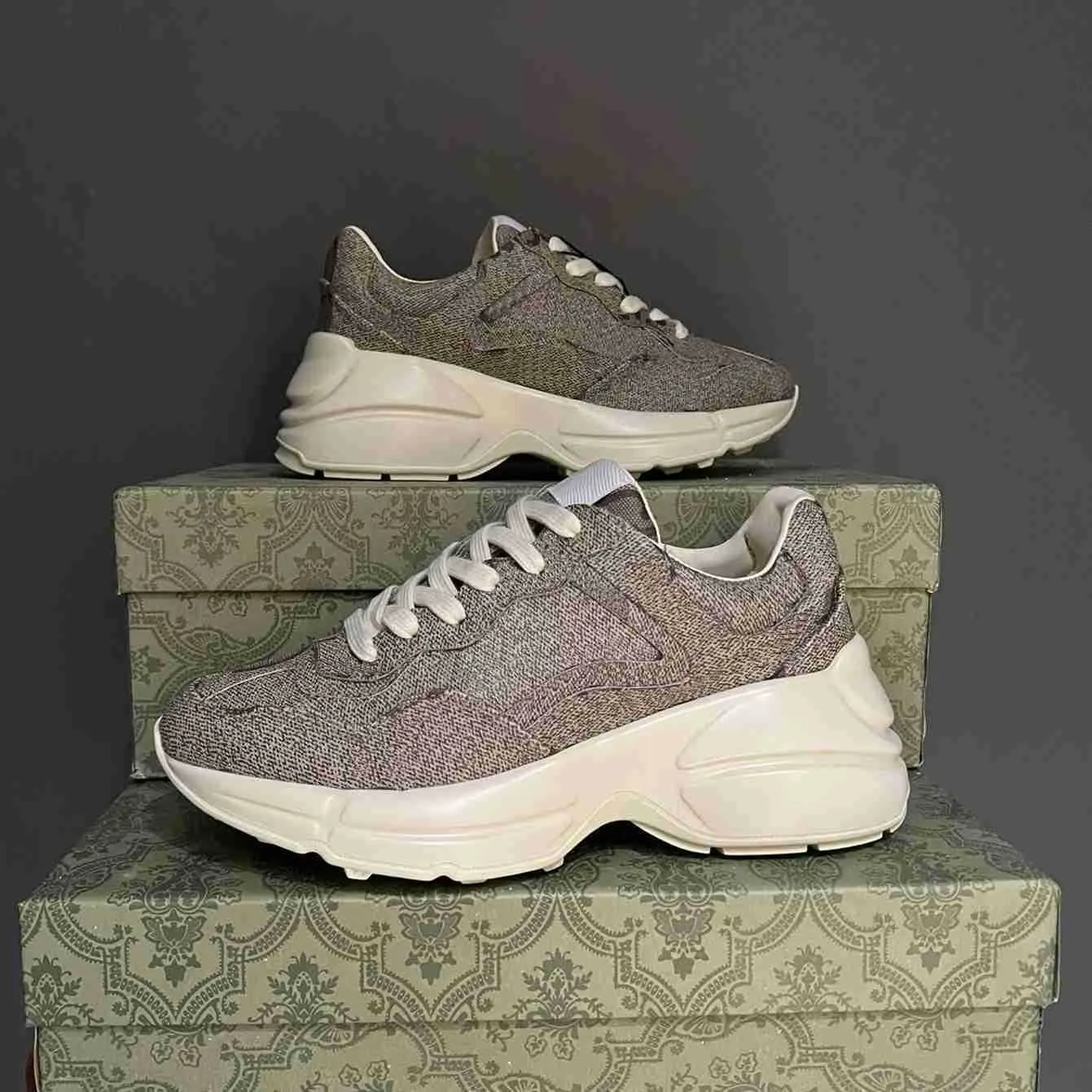 Rhyton Designer Shoes Beige Men Trainers Vintage Luxury Chaussures