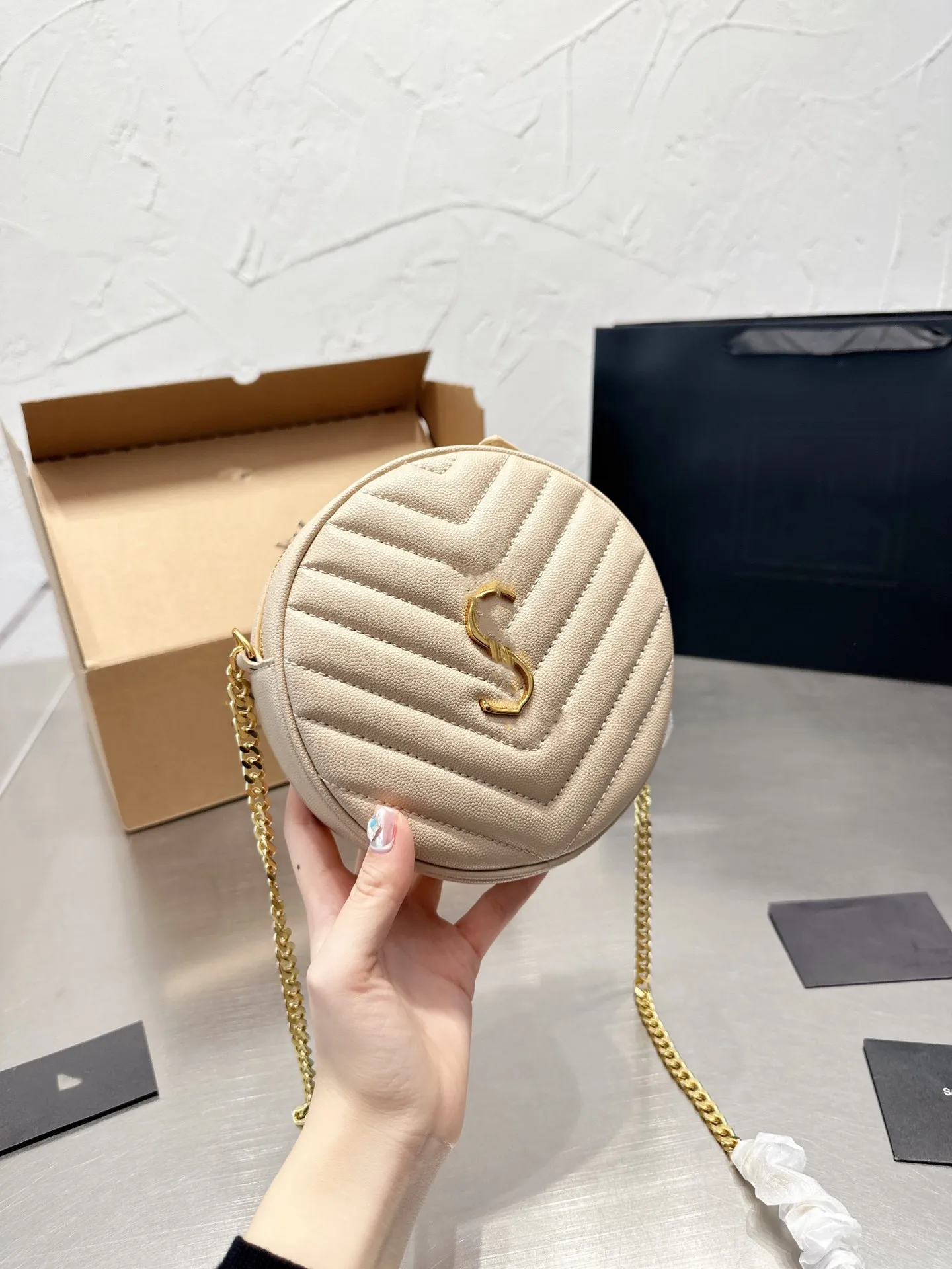 Cosmetic Bags Cases Luxury Vinyle Round Camera Bag In Chevron