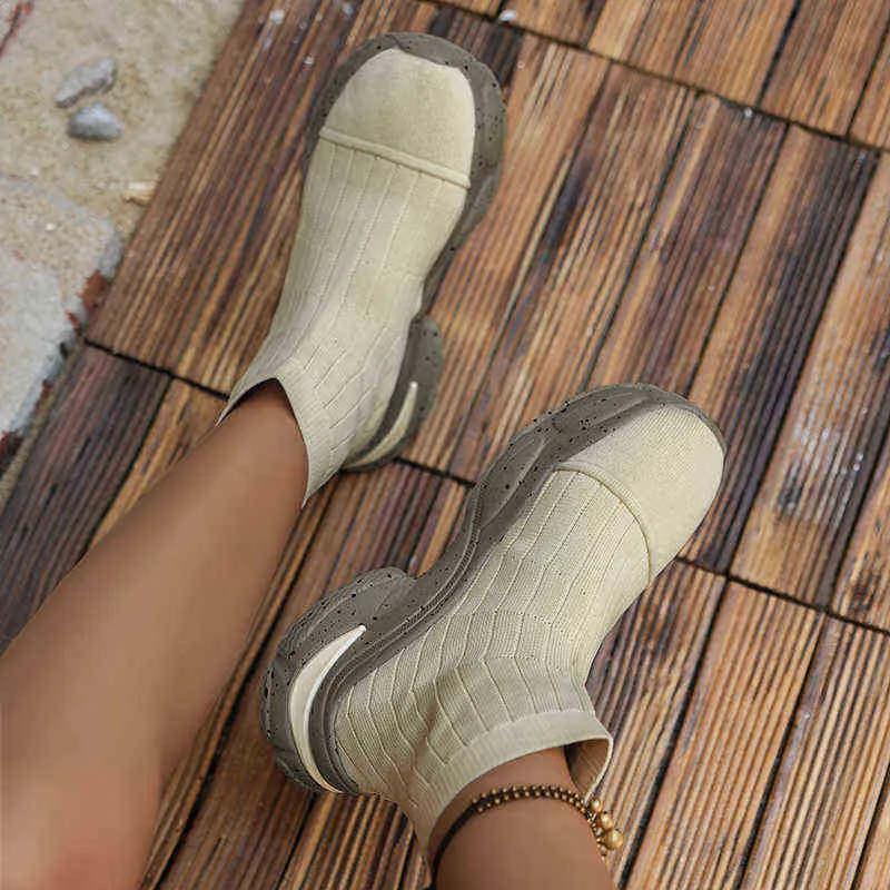 Designer Boots Luxury Brand Design Plattform Ny Autumn Women Light Bekväm Chunky Fashion Lady Shoes Footwear Socks Pumpar 220815