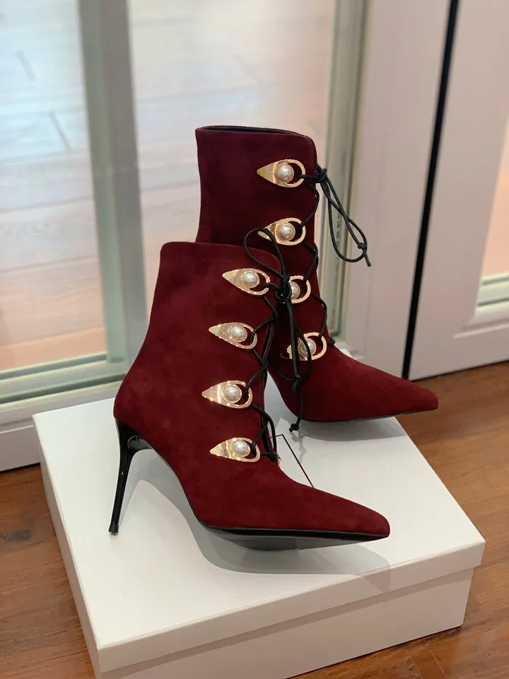 Botas de salto fino feminino feminino Sapatos altos de grama 2022 Volume Outono e inverno Novas tiras p￩rolas p￩rolas