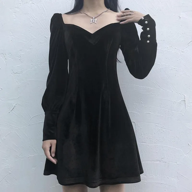 Robes décontractées Vintage robe de velours doux femmes élégantes une ligne boutons automne hiver mince manches longues rouge noir fête pour l'année 2022