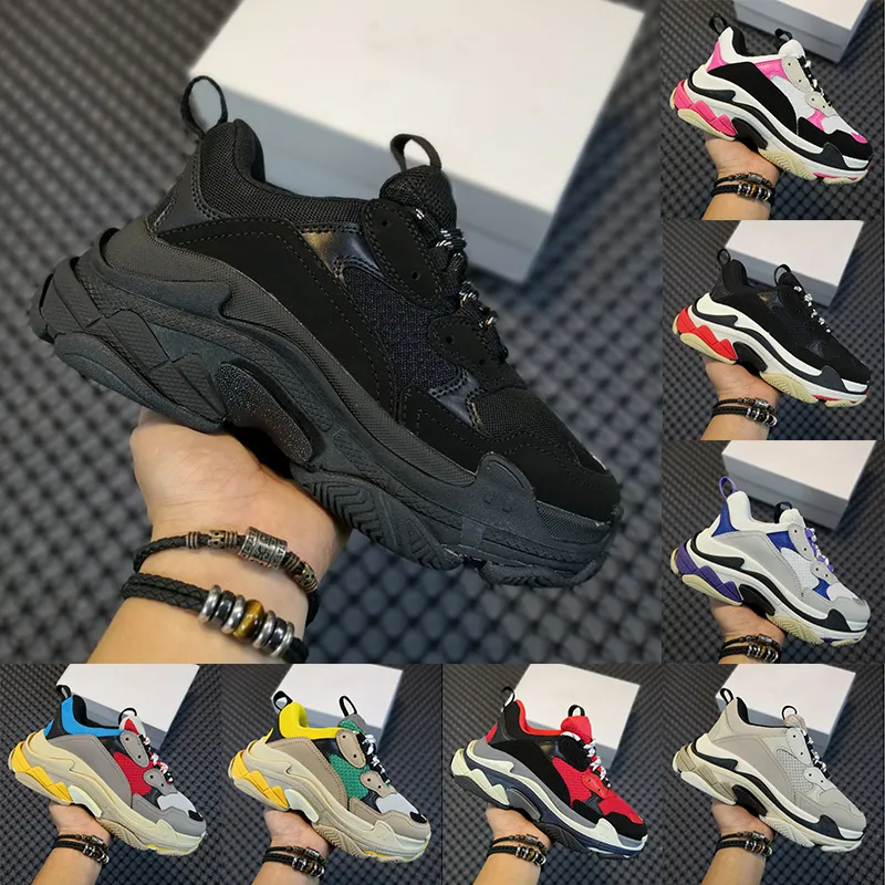 Mode Triple S Chaussures De Course Triple-S Baskets Triple Blanc Noir Gris Rouge Rose Vert Paris 17FW Designer Sneakers Luxurys Designers Sports Flat Hommes Femmes Chaussure 36-45