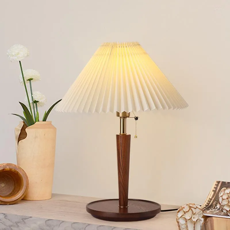 Lampes de table plissée cuivre chêne lampe de chevet chambre rétro nostalgique interrupteur à tirer décoratif nordique Ins simple et créatif